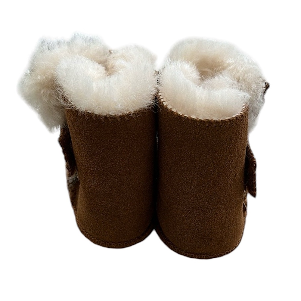 UGG, toddler size medium - Picture 4 of 5